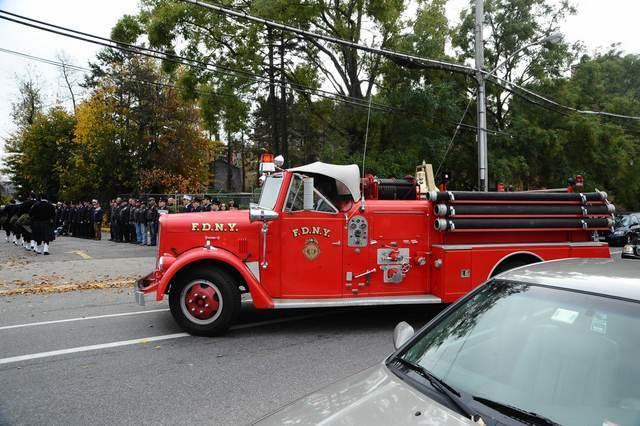 2009-11-02 007 Funeral FF Robert Ford E 284