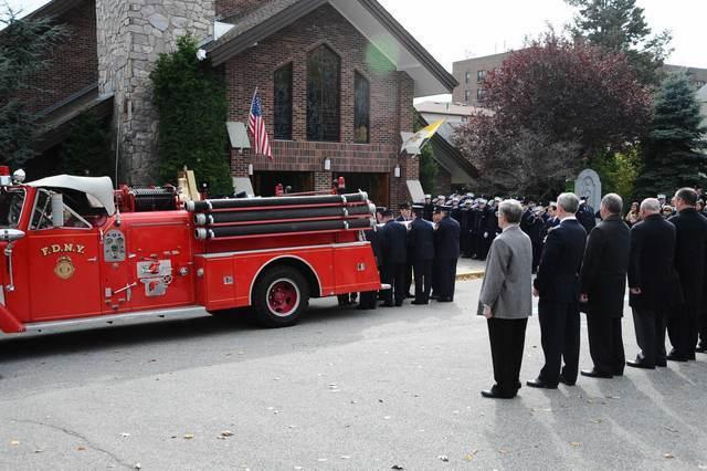 2009-11-02 022 Funeral FF Robert Ford E 284