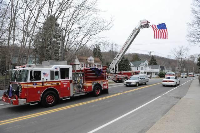 2011-04-08 Funeral FF Hurley E 65 @ Brewster FD NY - Domingo (30 of 221)